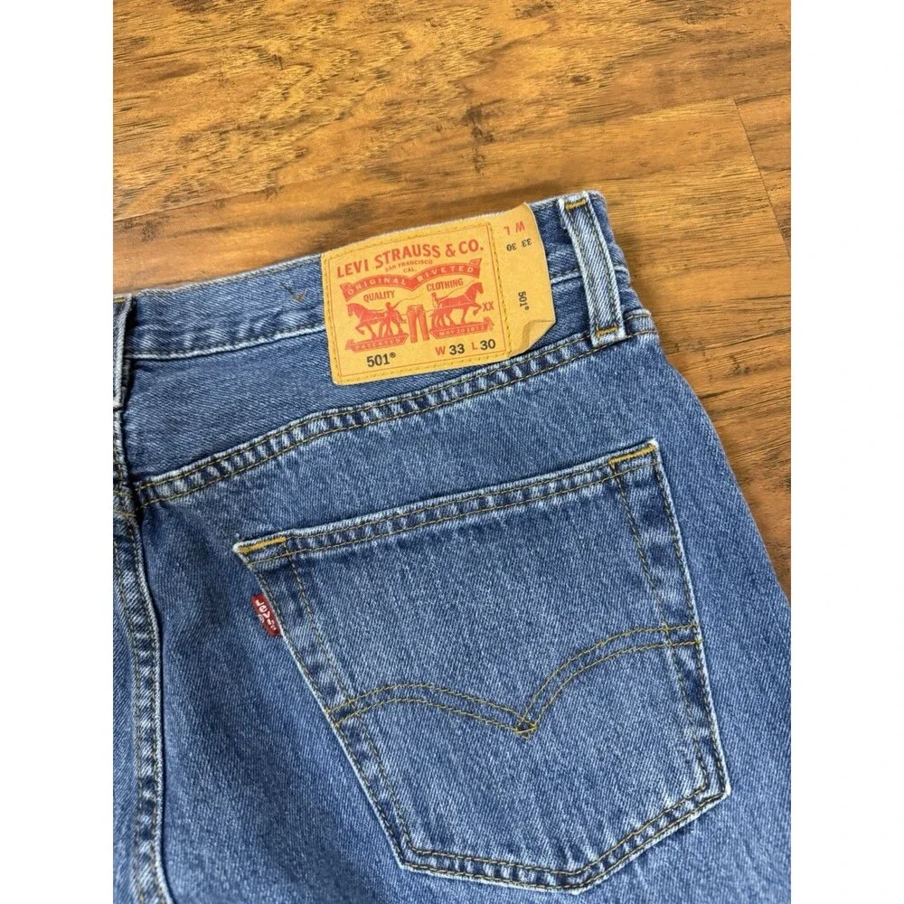 Levis 501 Button Fly Jeans Mens 33x30 Stone Wash Blue Casual Work Denim